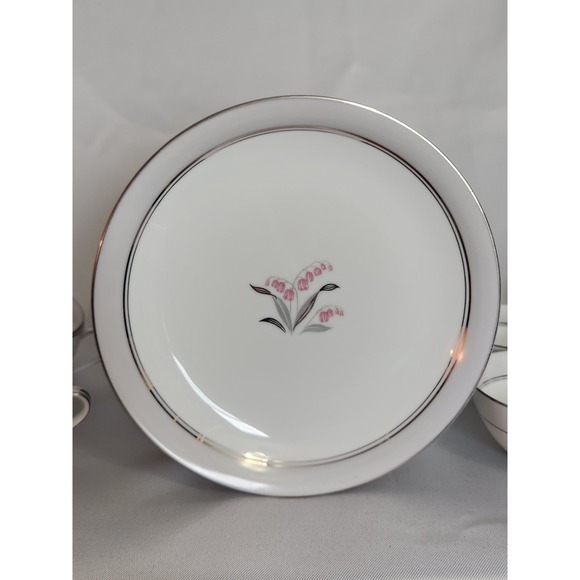 VINTAGE ~ NORITAKE CHINA ~ "LILYBELL" 5556 ~ 12 Bread Plates & 12 Tea Cups - Picture 6 of 14